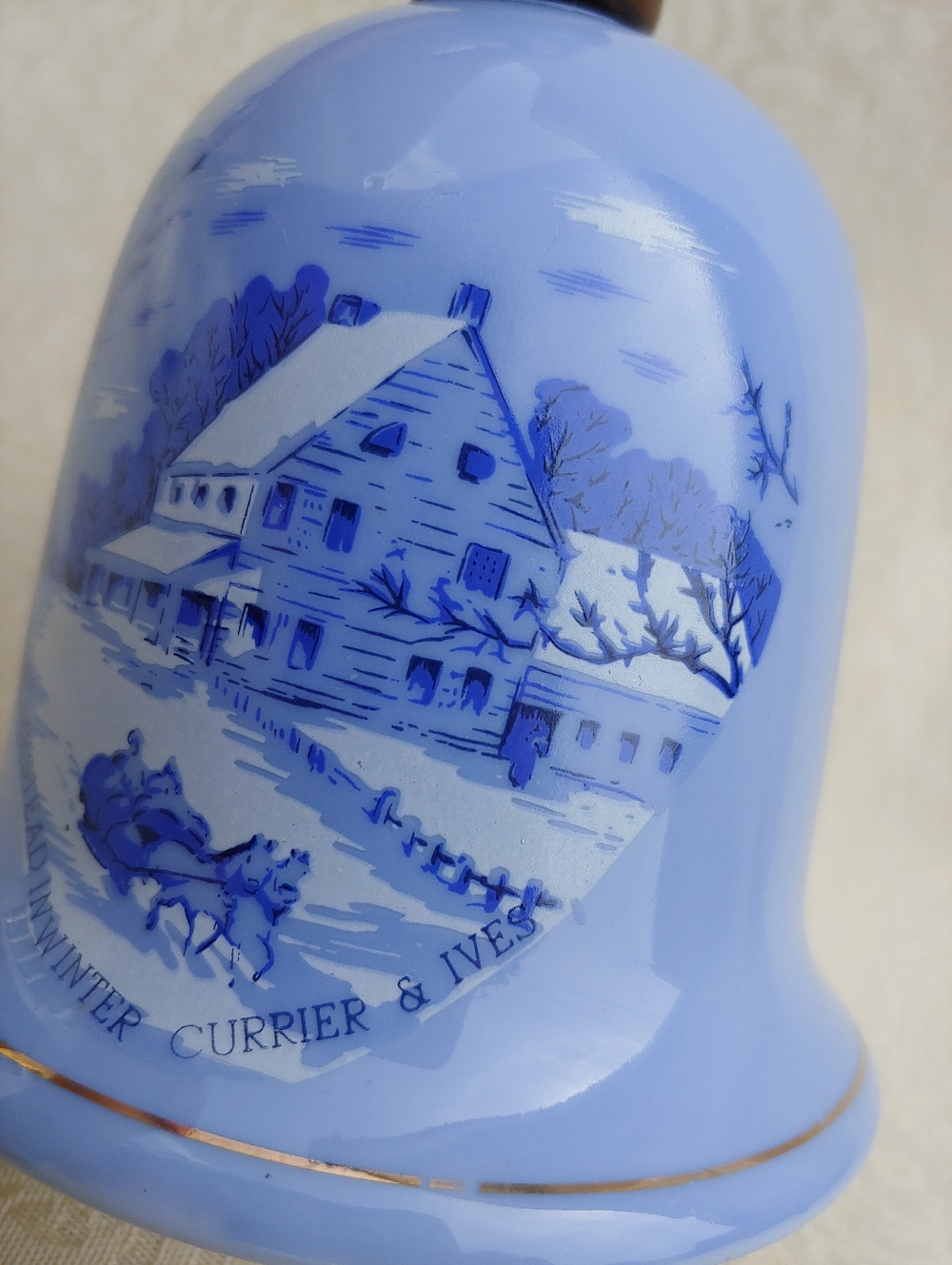 Vintage 1979 Currier & Ives Blue Porcelain Bell Musical Box - Picture 4 of 14